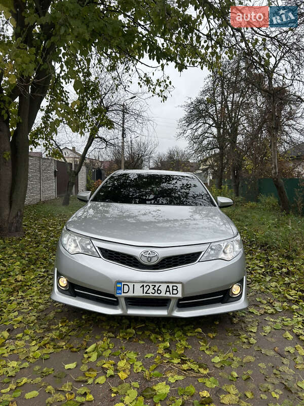 Седан Toyota Camry 2014 в Броварах