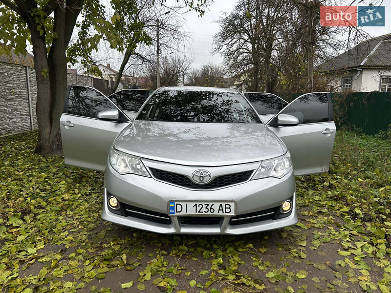 Седан Toyota Camry 2014 в Броварах