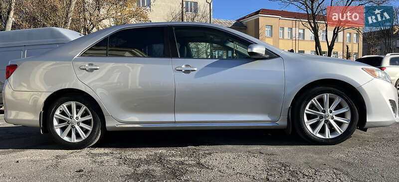 Седан Toyota Camry 2012 в Тернополе