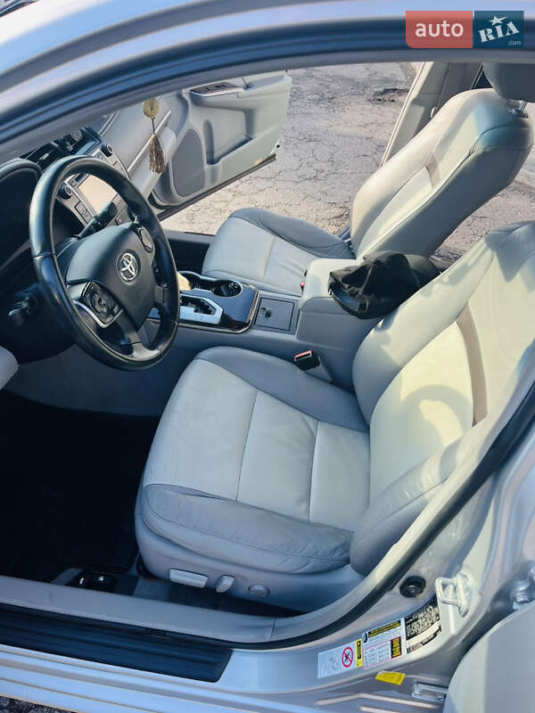 Седан Toyota Camry 2012 в Тернополе
