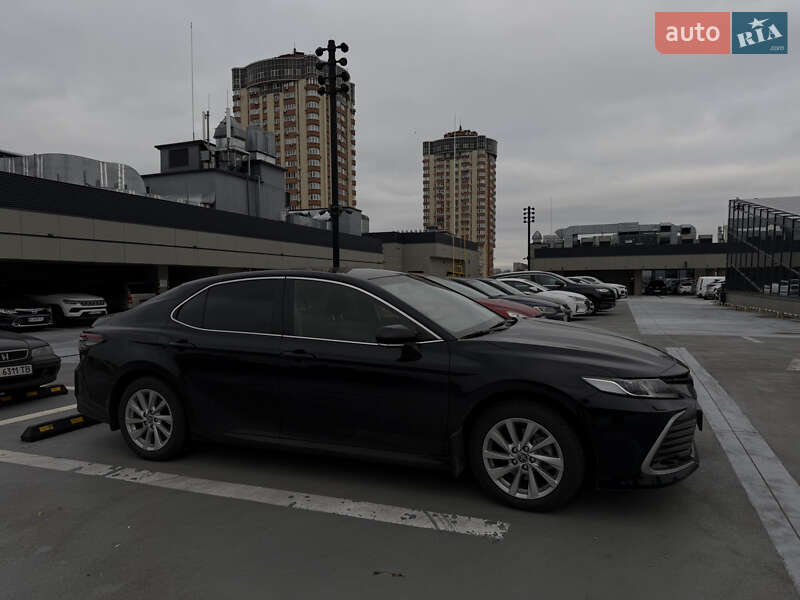 Седан Toyota Camry 2024 в Киеве