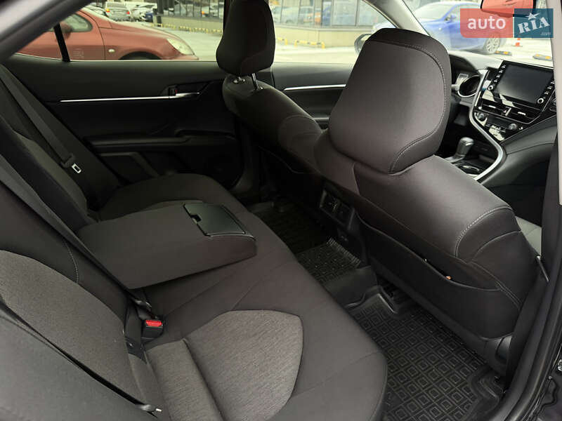 Седан Toyota Camry 2024 в Киеве