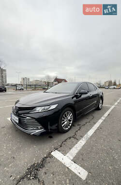 Седан Toyota Camry 2018 в Киеве