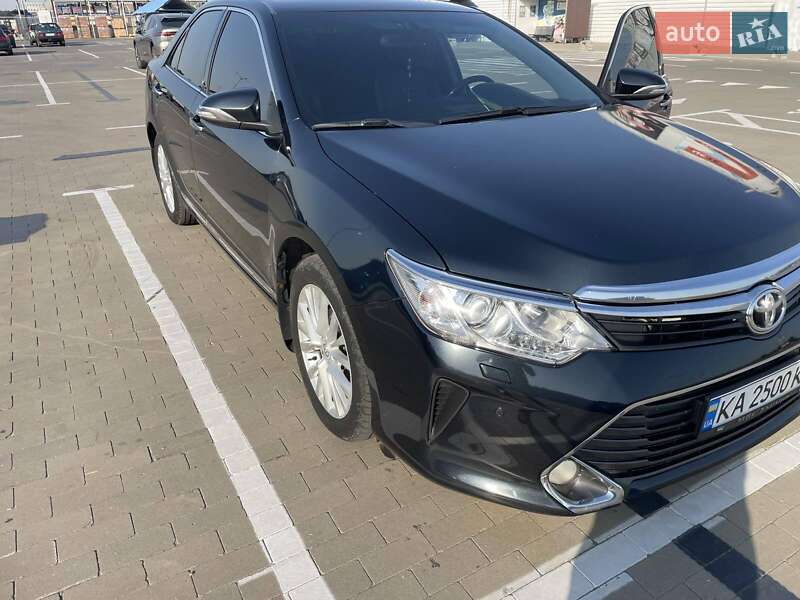 Седан Toyota Camry 2015 в Киеве