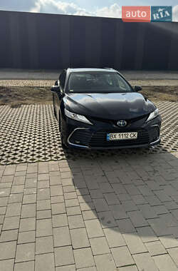Седан Toyota Camry 2022 в Хмельницком