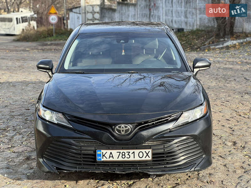 Седан Toyota Camry 2017 в Виннице