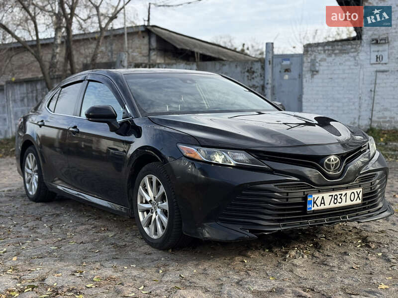Седан Toyota Camry 2017 в Виннице