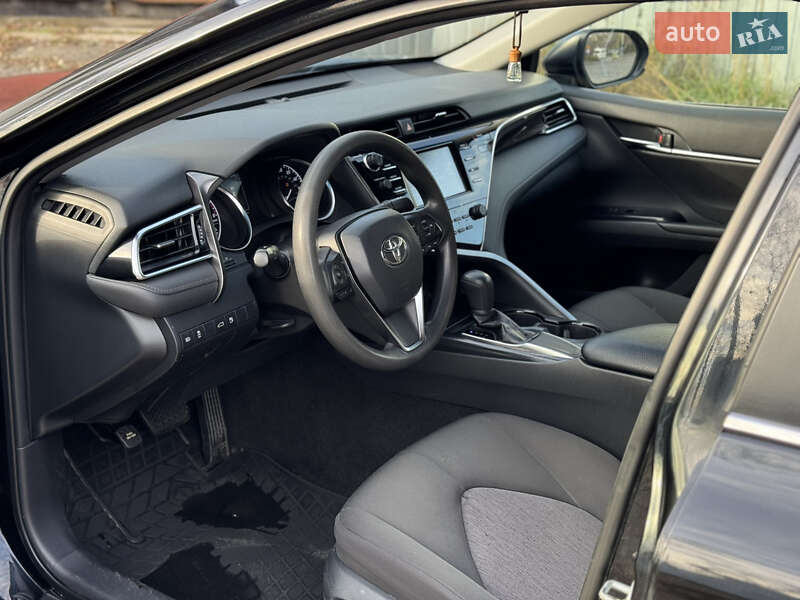 Седан Toyota Camry 2017 в Виннице