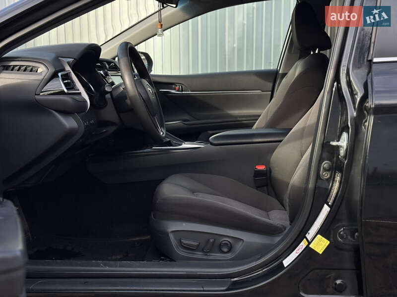 Седан Toyota Camry 2017 в Виннице