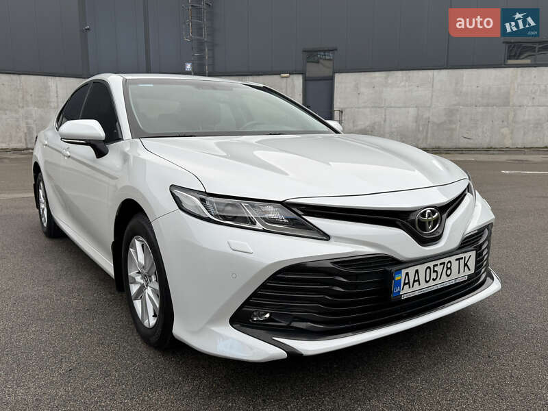 Седан Toyota Camry 2018 в Киеве фото 3 Седан Toyota Camry 2018 в Киеве