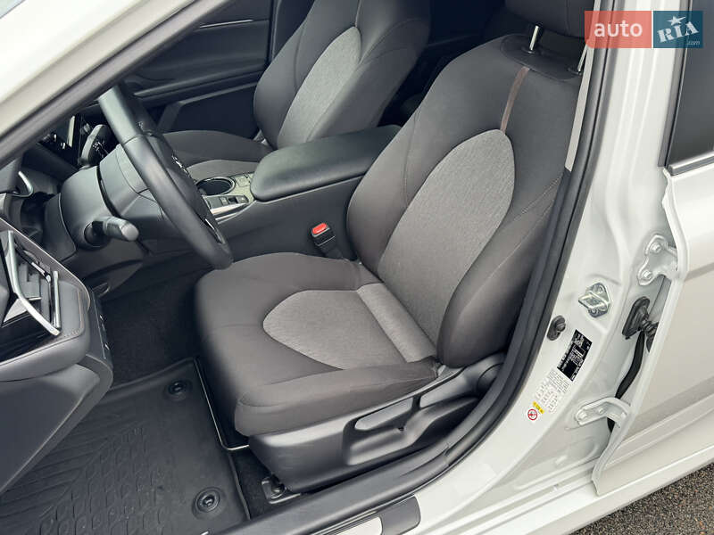 Седан Toyota Camry 2018 в Киеве фото 22 Седан Toyota Camry 2018 в Киеве