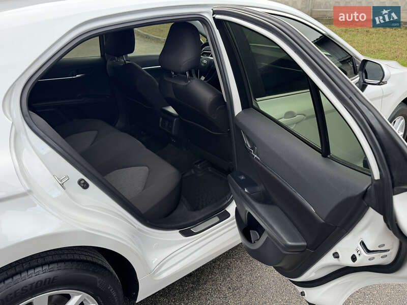 Седан Toyota Camry 2018 в Киеве фото 27 Седан Toyota Camry 2018 в Киеве