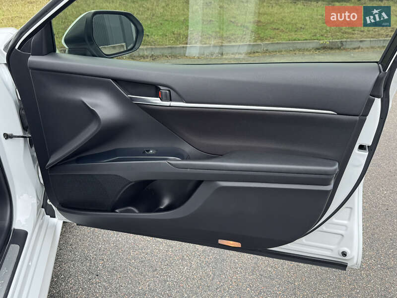 Седан Toyota Camry 2018 в Киеве фото 31 Седан Toyota Camry 2018 в Киеве