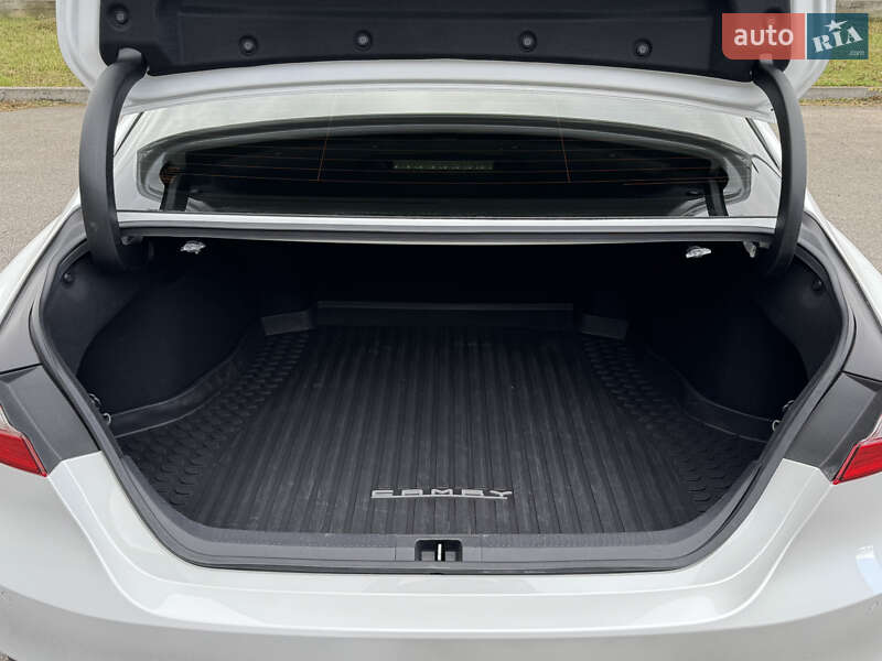 Седан Toyota Camry 2018 в Киеве фото 37 Седан Toyota Camry 2018 в Киеве