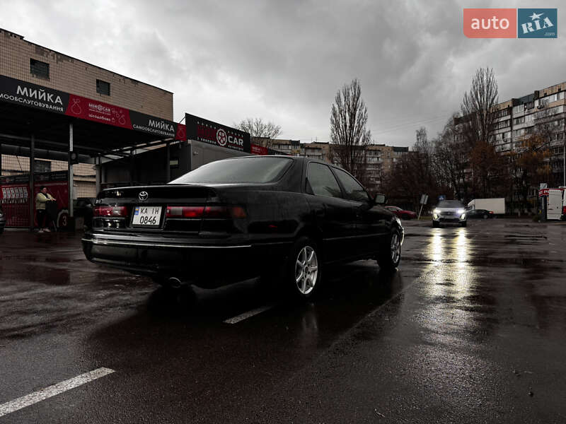 Седан Toyota Camry 1999 в Києві