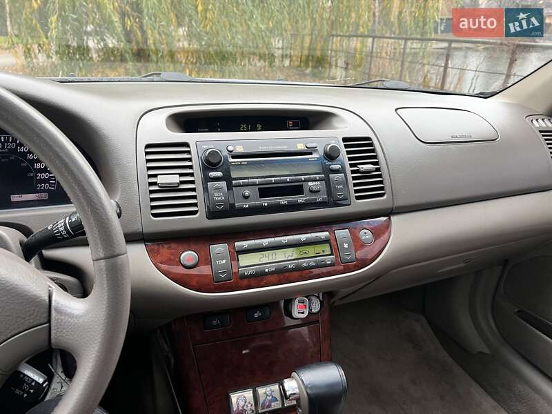 Седан Toyota Camry 2005 в Києві