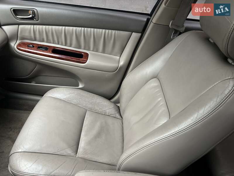 Седан Toyota Camry 2005 в Києві