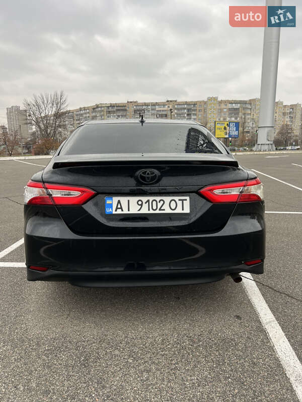 Седан Toyota Camry 2019 в Киеве
