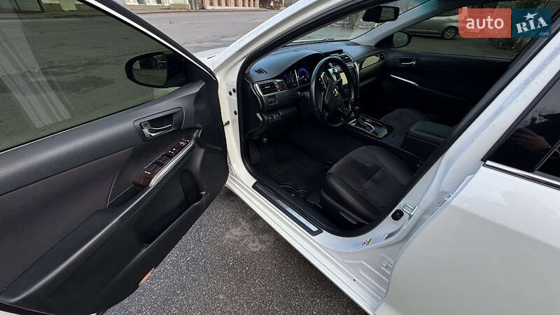 Седан Toyota Camry 2017 в Киеве