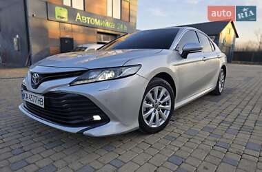 Седан Toyota Camry 2019 в Тернополі
