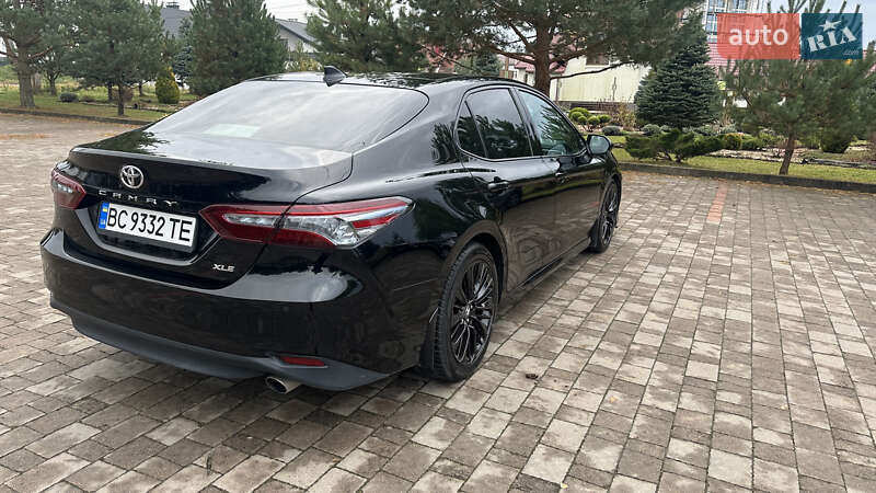 Седан Toyota Camry 2018 в Львове