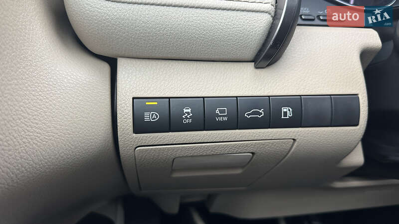 Седан Toyota Camry 2018 в Львове