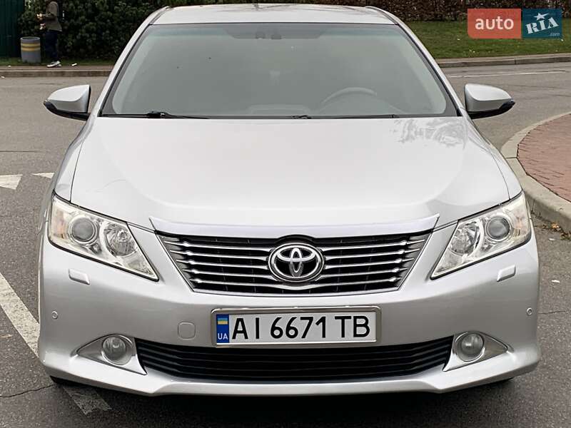 Седан Toyota Camry 2011 в Києві