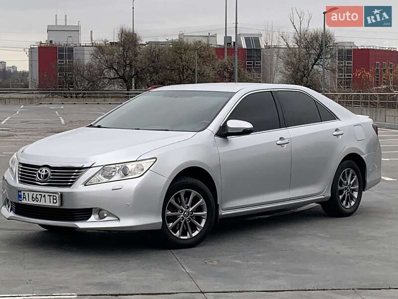 Седан Toyota Camry 2011 в Києві