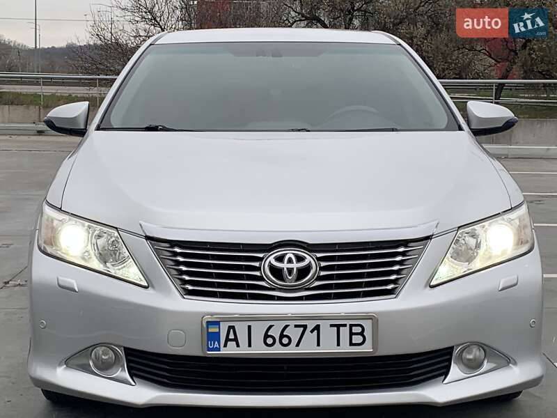 Седан Toyota Camry 2011 в Києві