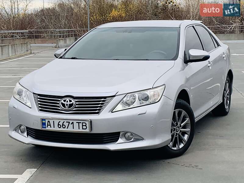 Седан Toyota Camry 2011 в Києві