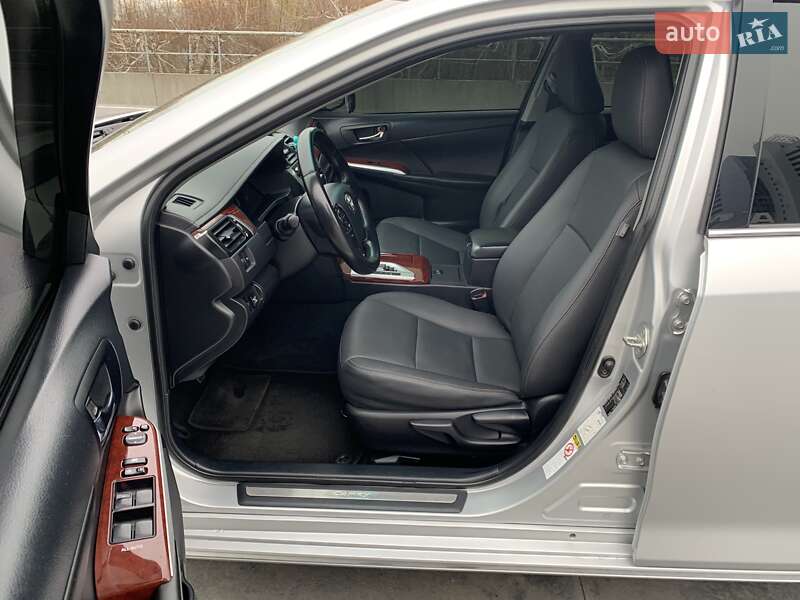 Седан Toyota Camry 2011 в Києві