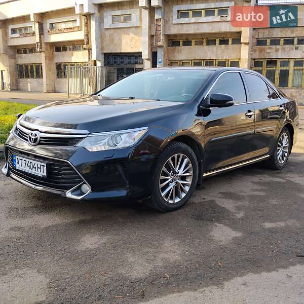 Седан Toyota Camry 2017 в Івано-Франківську