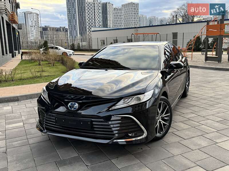Седан Toyota Camry 2021 в Киеве