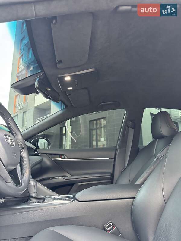 Седан Toyota Camry 2021 в Киеве