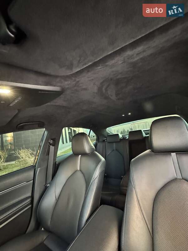 Седан Toyota Camry 2021 в Киеве