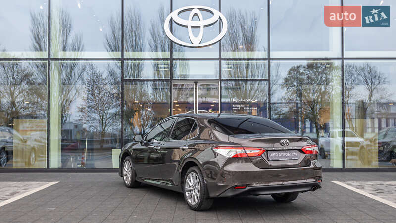 Седан Toyota Camry 2018 в Днепре