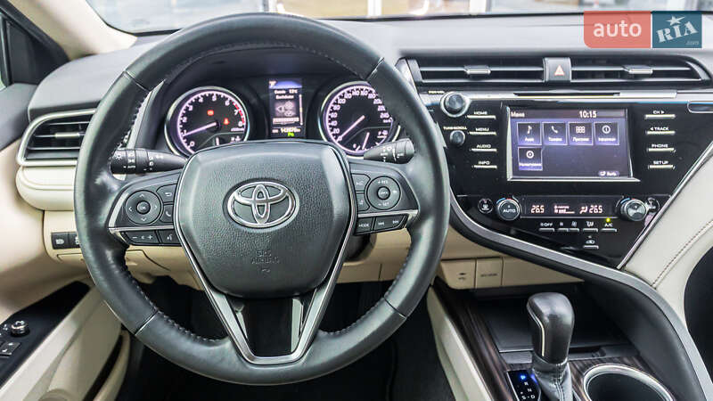 Седан Toyota Camry 2018 в Днепре