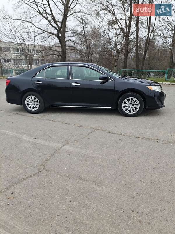 Седан Toyota Camry 2012 в Киеве