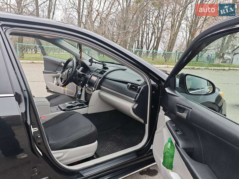 Седан Toyota Camry 2012 в Киеве