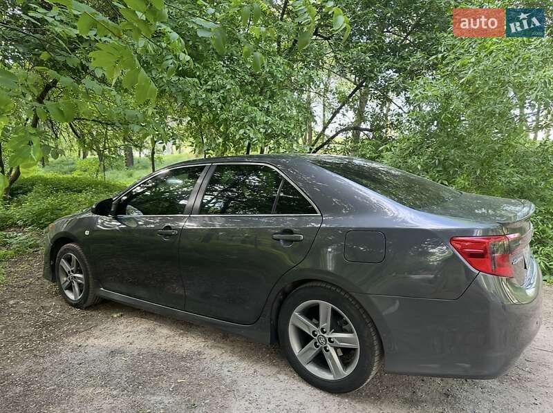 Седан Toyota Camry 2012 в Запорожье