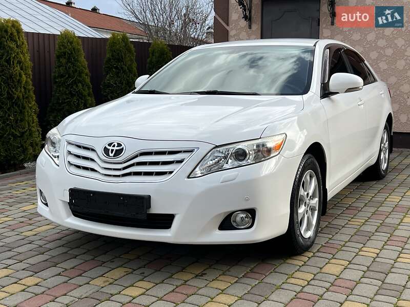 Седан Toyota Camry 2011 в Івано-Франківську