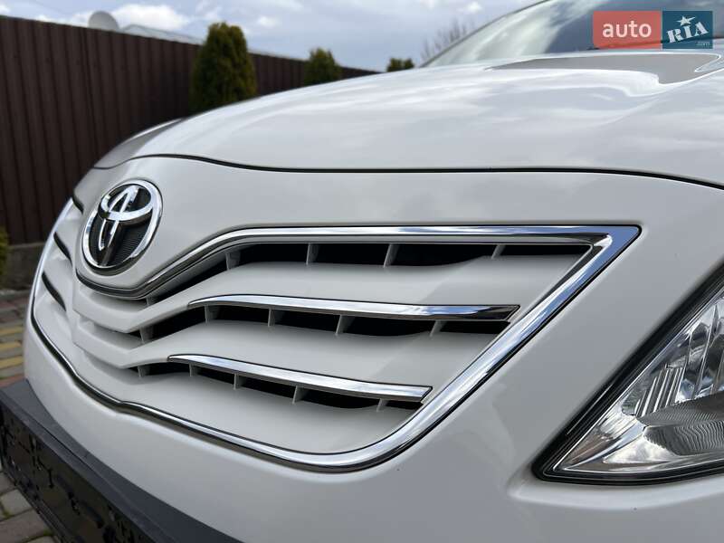 Седан Toyota Camry 2011 в Івано-Франківську