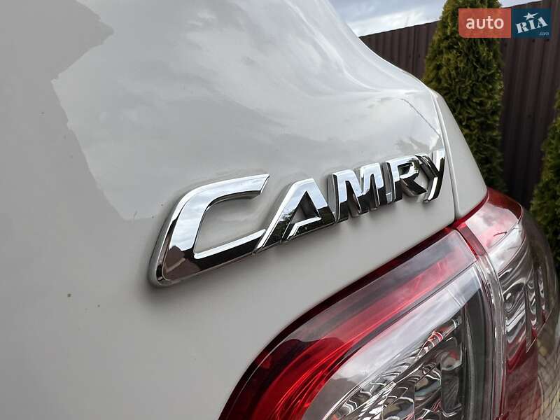 Седан Toyota Camry 2011 в Івано-Франківську