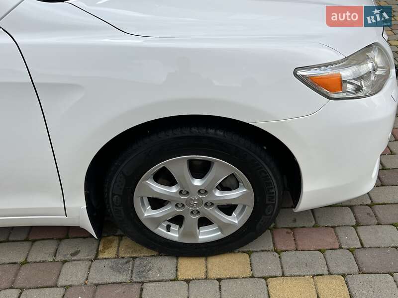 Седан Toyota Camry 2011 в Івано-Франківську