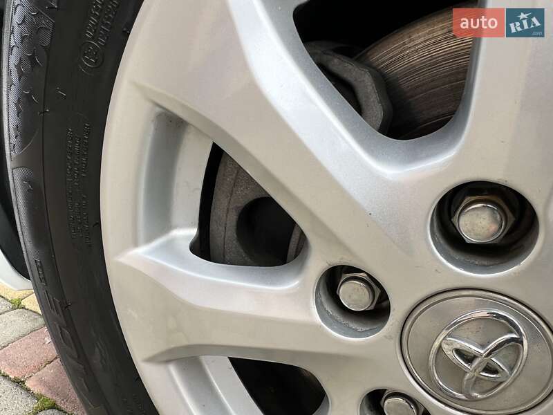 Седан Toyota Camry 2011 в Івано-Франківську