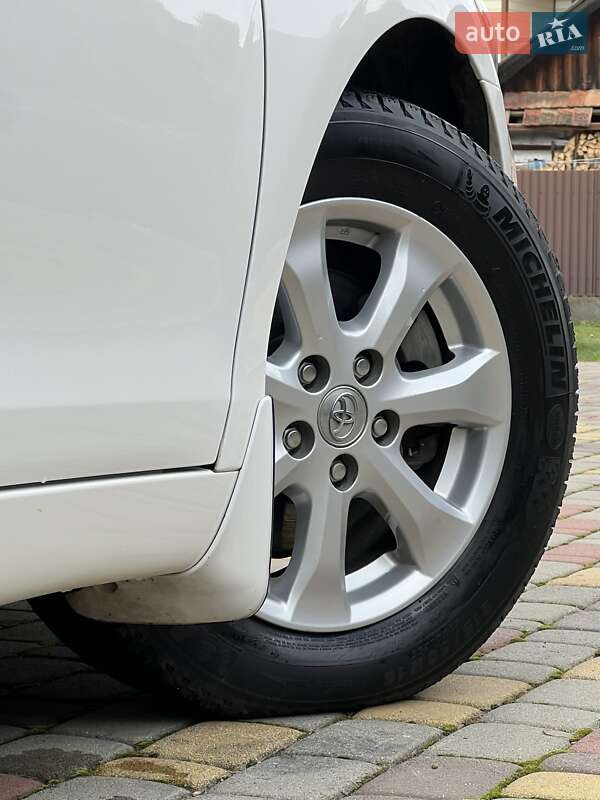 Седан Toyota Camry 2011 в Івано-Франківську