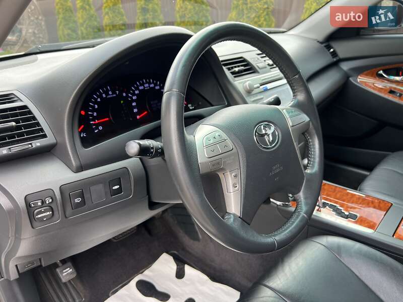 Седан Toyota Camry 2011 в Івано-Франківську