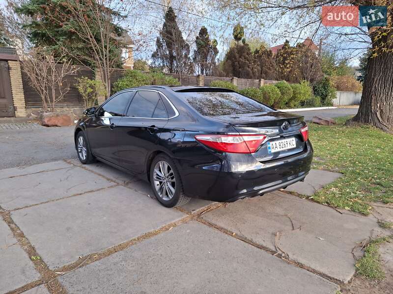 Седан Toyota Camry 2016 в Киеве