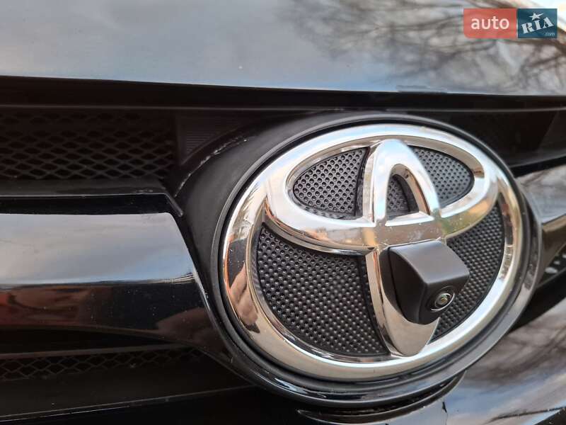 Седан Toyota Camry 2016 в Киеве