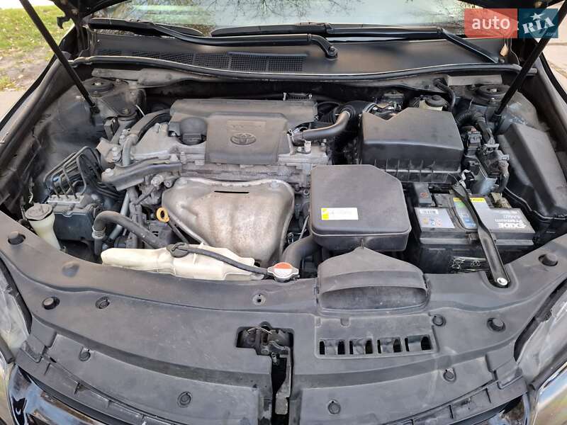 Седан Toyota Camry 2016 в Киеве